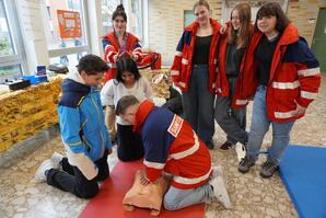 Unser Schulsanitätsdienst präsentiert sein Wissen. 